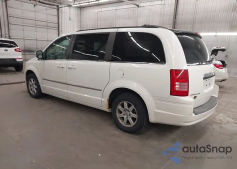2010 Chrysler Town & Country Touring z USA, uszkodzony, nr VIN 2A4RR5D19AR449255